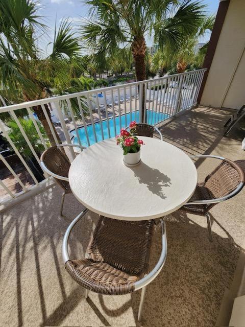 Holiday Villas II ON THE BEACH w/Intercoastal View Clearwater Beach Exterior foto